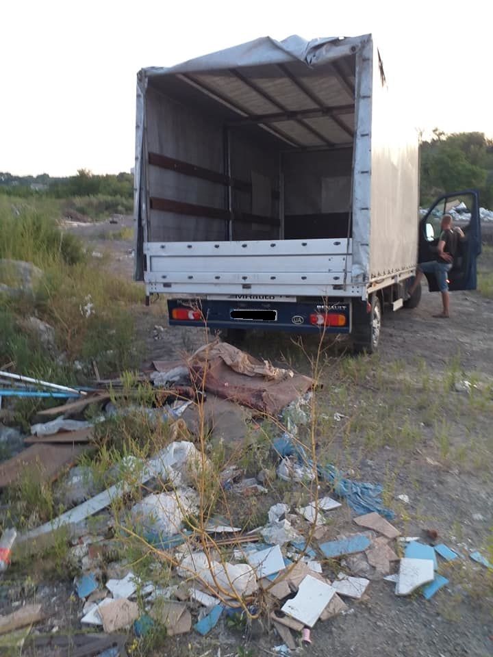 «Нам сказали вывозить сюда»: в Днепре частная фирма «завалила» жителей жилмассива мусором. Новости Днепра