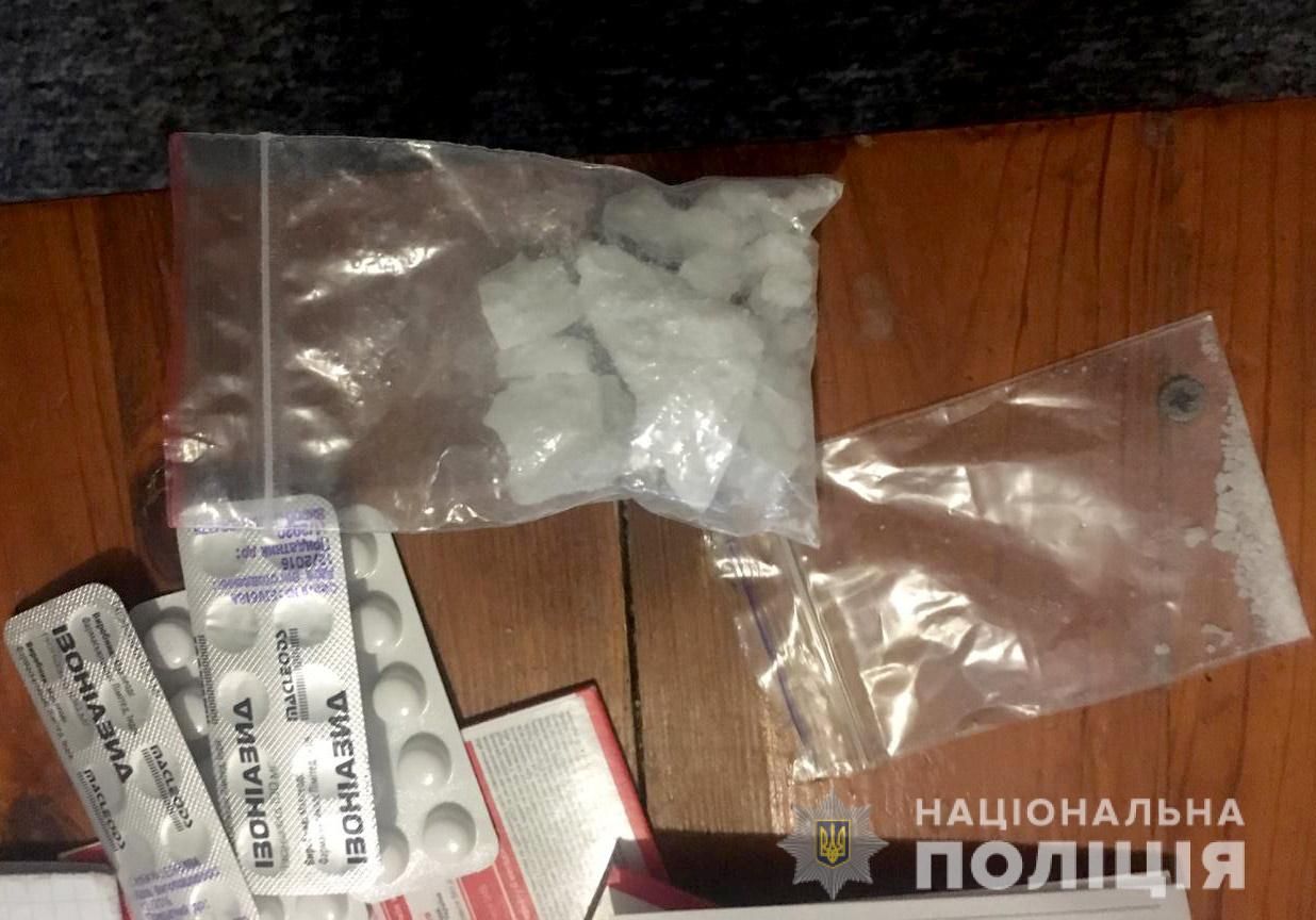 Полмиллиона гривен: двое мужчин хранили наркотики в съемной квартире. Новости Днепра