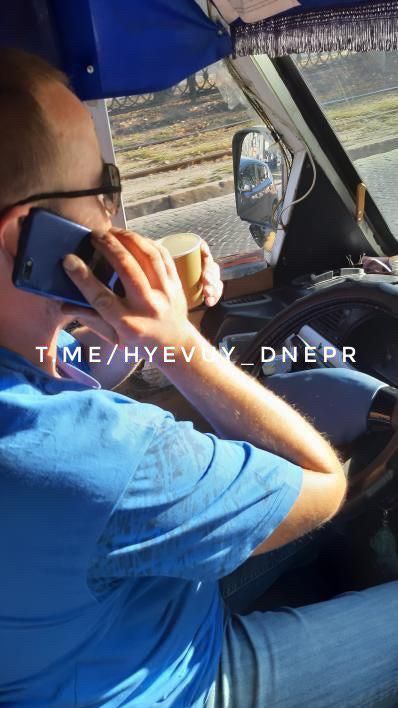 Руль, кофе, телефон и сдача: в Днепре нашли многофункционального маршрутчика. Новости Днепра