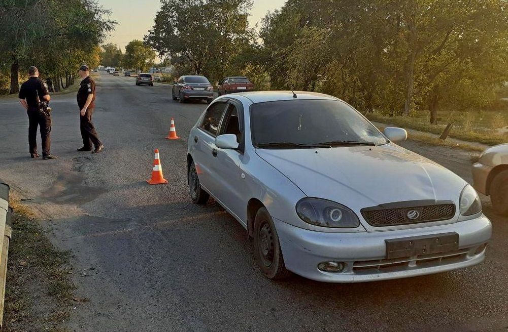 Шел в наушниках: парень попал под колеса легковушки. Новости Днепра