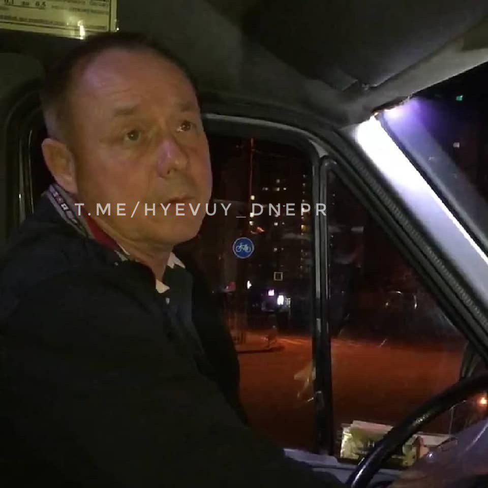 В Днепре 13-летнюю девочку водитель выдворил из последней маршрутки на темную незнакомую улицу. Новости Днепра