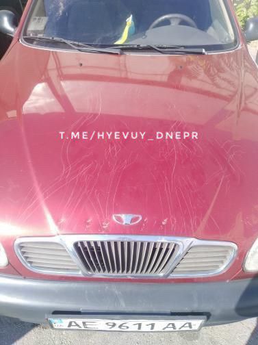 «Царапает автомобили»: в Днепре на парковке орудует хулиган. Новости Днепра