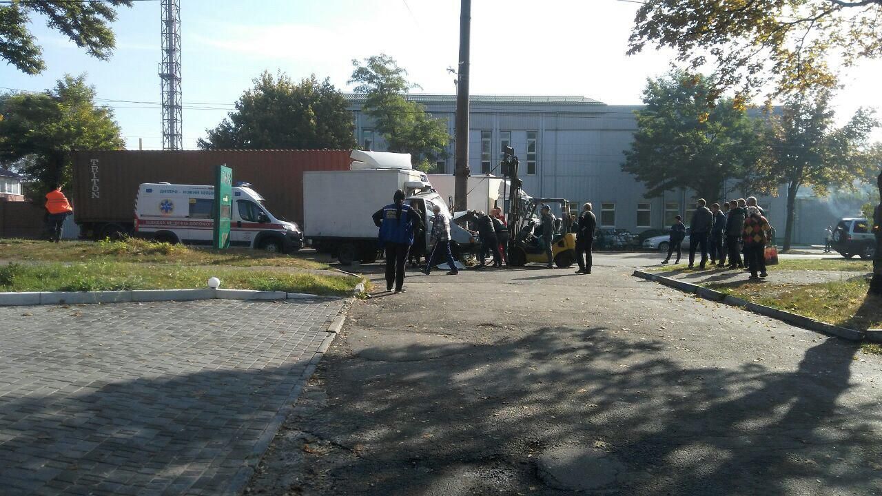 В Днепре фура и «ГАЗель» не поделили дорогу: видео момента аварии. Новости Днепра