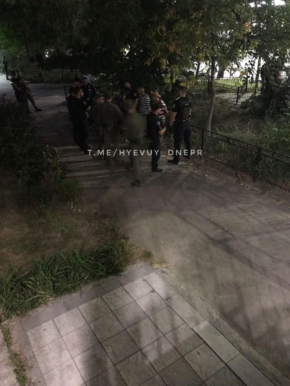 «Прикол на вечер»: наркоманы бросались на полицию с ножом. Новости Днепра