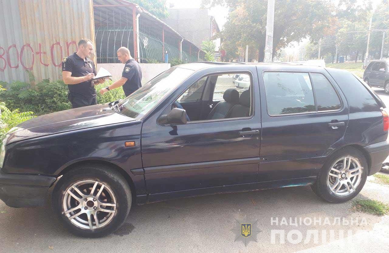 Не смог завести: в Днепре наглый вор попросту отбуксировал чужой автомобиль. Новости Днепра