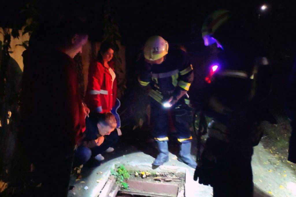 «Провалился»: мужчину спасали 4 людей. Новости Днепра