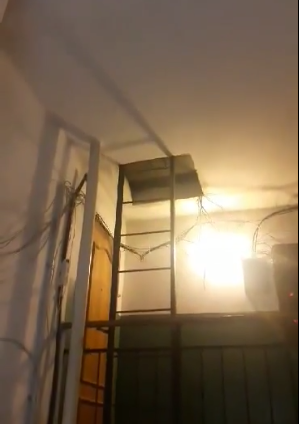 Последствия «качественного» ремонта: в Днепре подъезд залило дождем. Новости Днепра