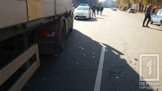 «Сигналил 4 раза»: мужчина попал под колеса фуры. Новости Днепра