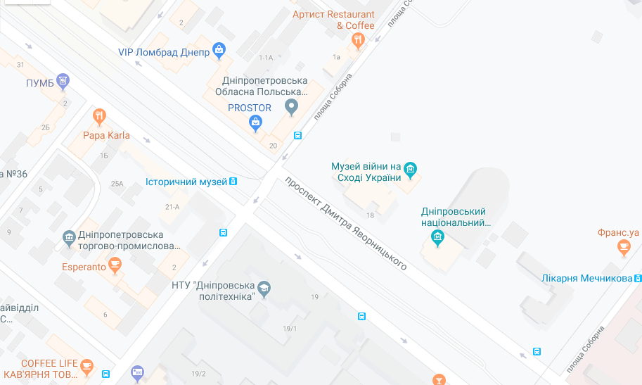 «Не смотря на опасность»: в Днепре водители ездят мимо «просевшего» общежития. Новости Днепра