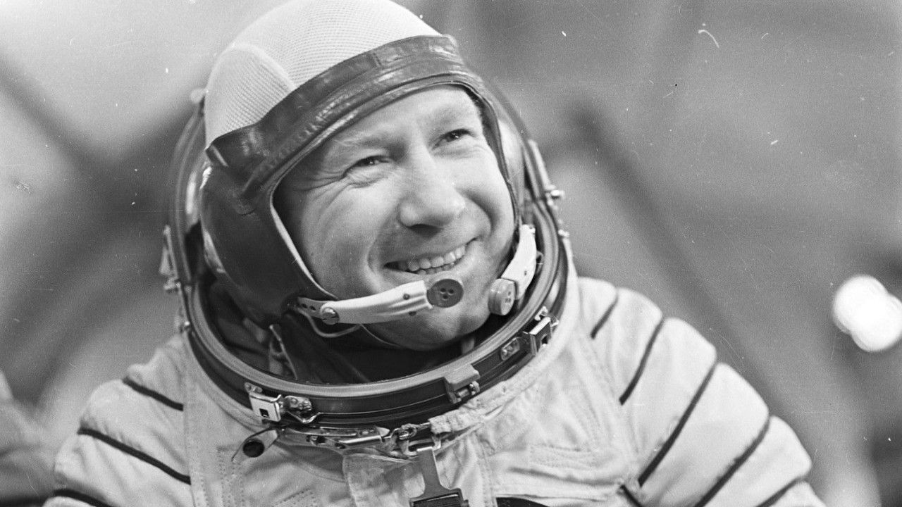 Скончался космонавт Алексей Леонов. Новости мира