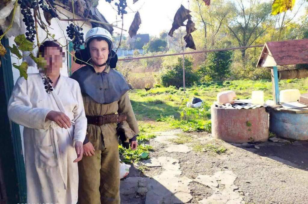 Оказалась в ловушке: женщина провалилась в колодец с мусором. Новости Днепра