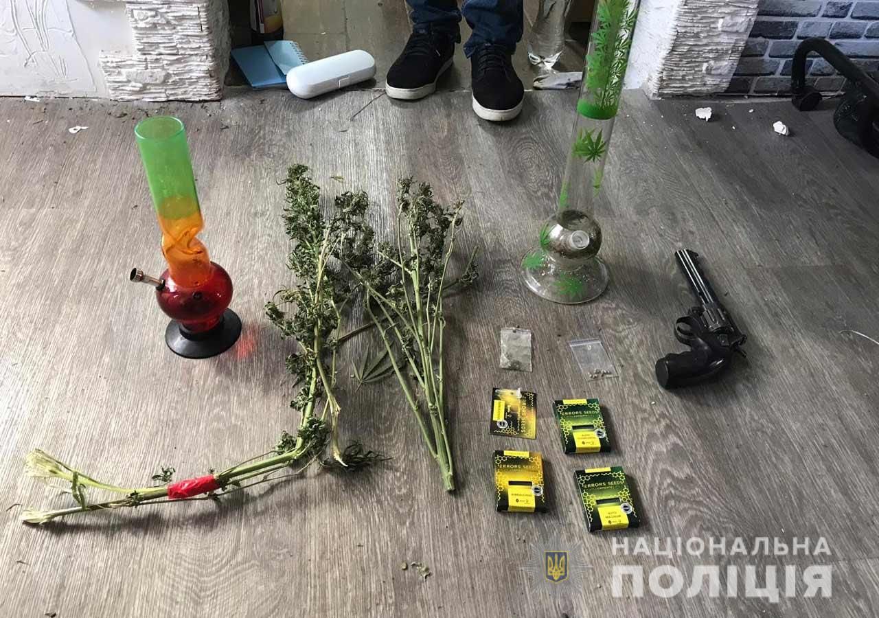 Марихуана на 250 тысяч гривен: мужчине не удалось скрыть «свое богатство». Новости Днепра