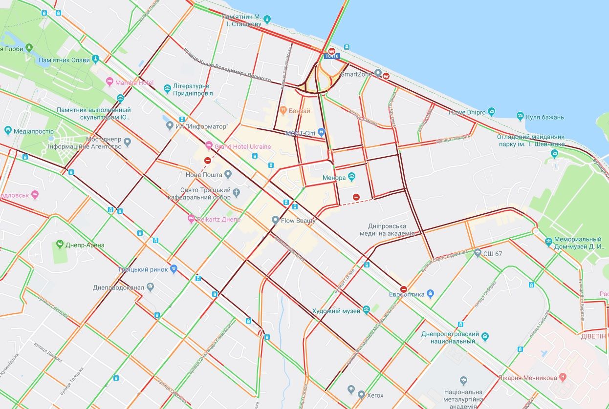 Днепр остановился в пробках из-за непогоды. Новости Днепра