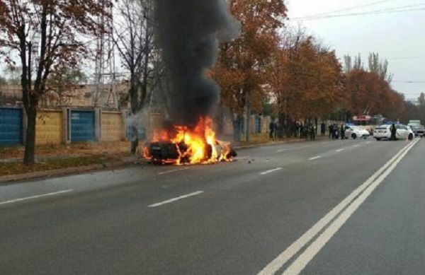 ДТП, пожар и взрыв: женщина застряла в горящей машине. Новости Днепра