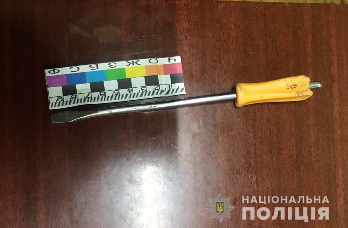 Напал с отверткой: подробности ограбления парня. Новости Днепра