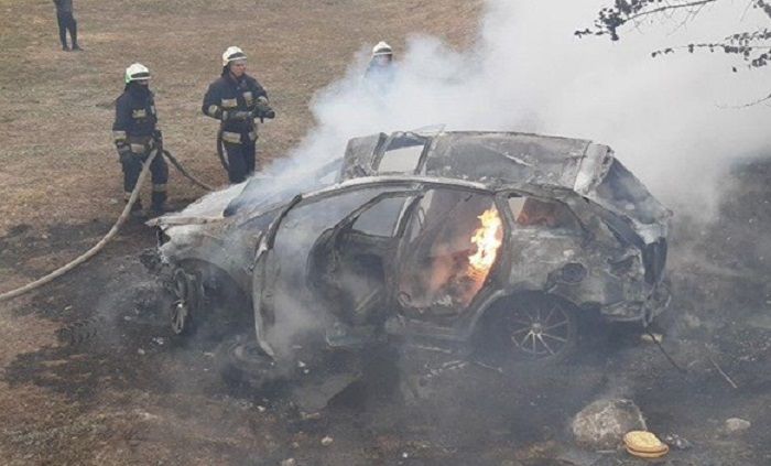 Сгорело полностью: в Днепре авто на полном ходу слетело в кювет. Новости Днепра