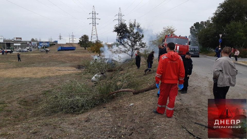 Сгорело полностью: в Днепре авто на полном ходу слетело в кювет. Новости Днепра