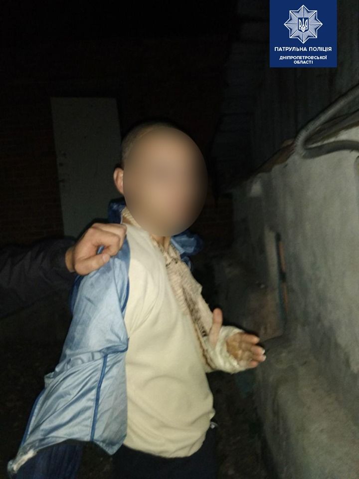 Ударил по лицу и обокрал: нападение на женщину в Днепре. Новости Днепра