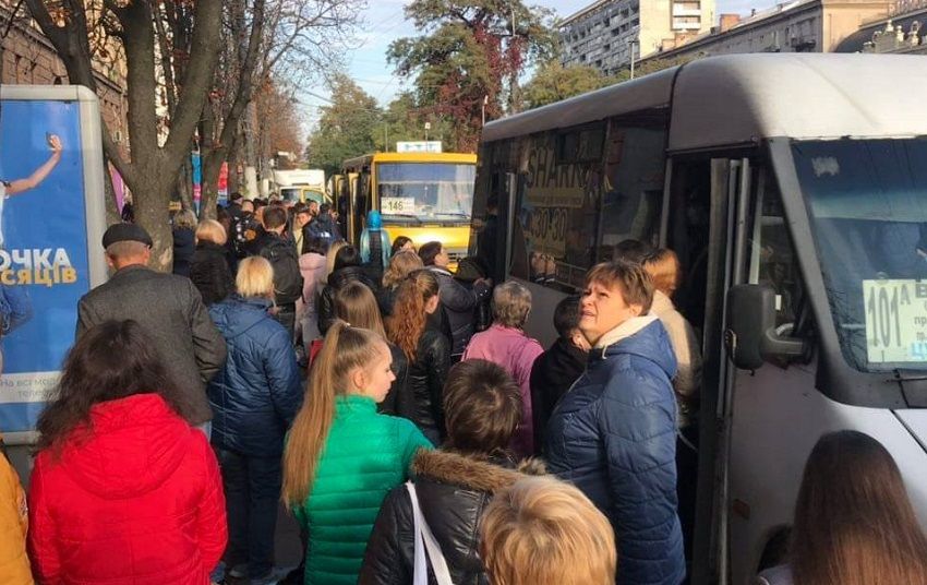 Днепр застрял в пробках из-за перекрытия. Новости Днепра