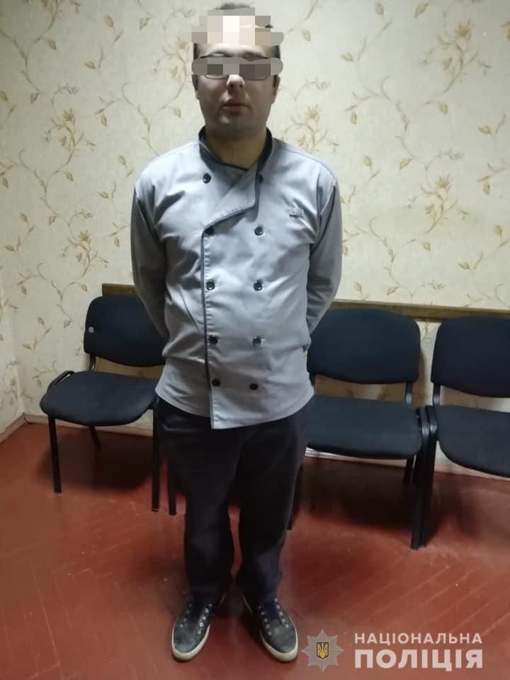 Мужчина заставлял 7-летнюю девочку раздеться в подъезде: подробности. Новости Украины