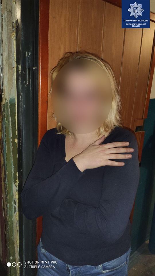 12-летняя девочка вызвала полицию из-за пьяной драки ее матери и соседа. Новости Днепра