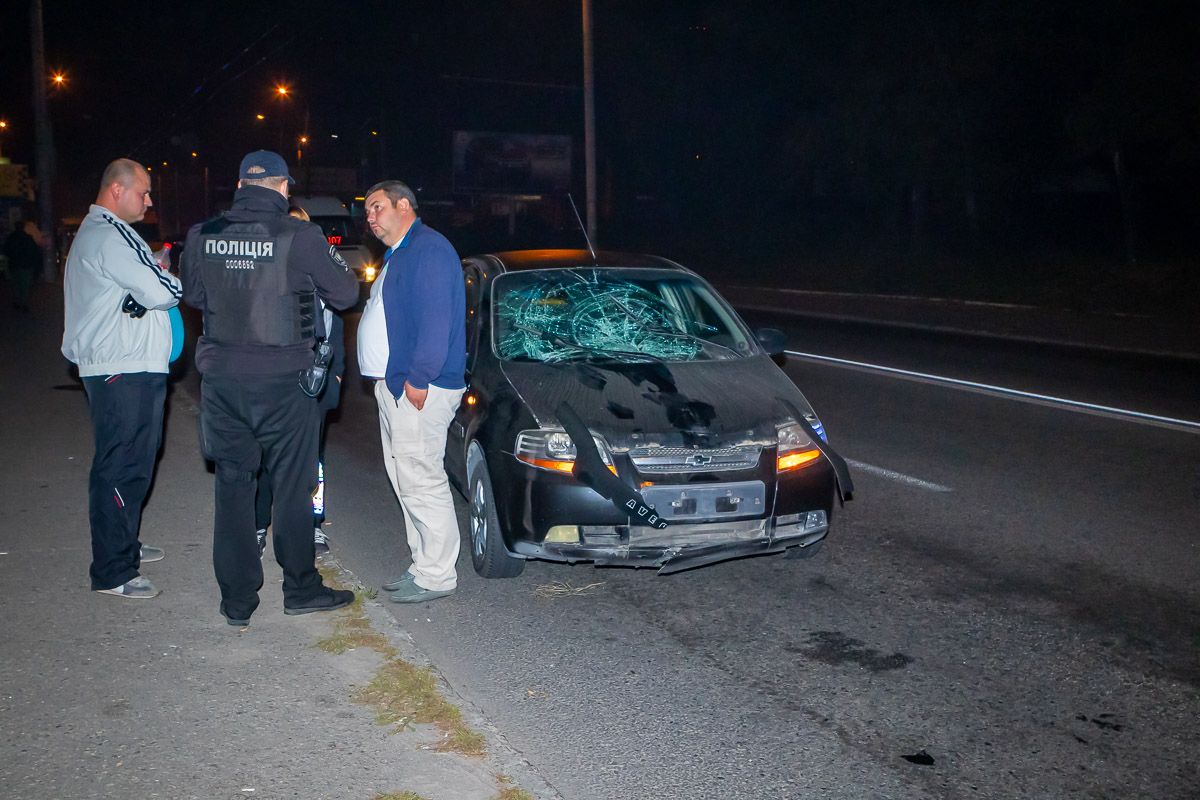 Перебегал дорогу: в Днепре автомобиль сбил парня. Новости Днепра