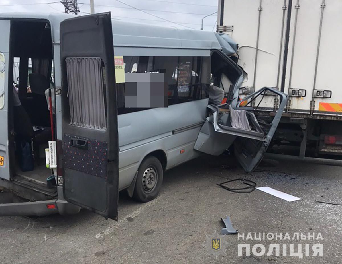 Смертельное ДТП с 11-ю пострадавшими: водитель маршрутки сбежал из больницы. Новости Украины
