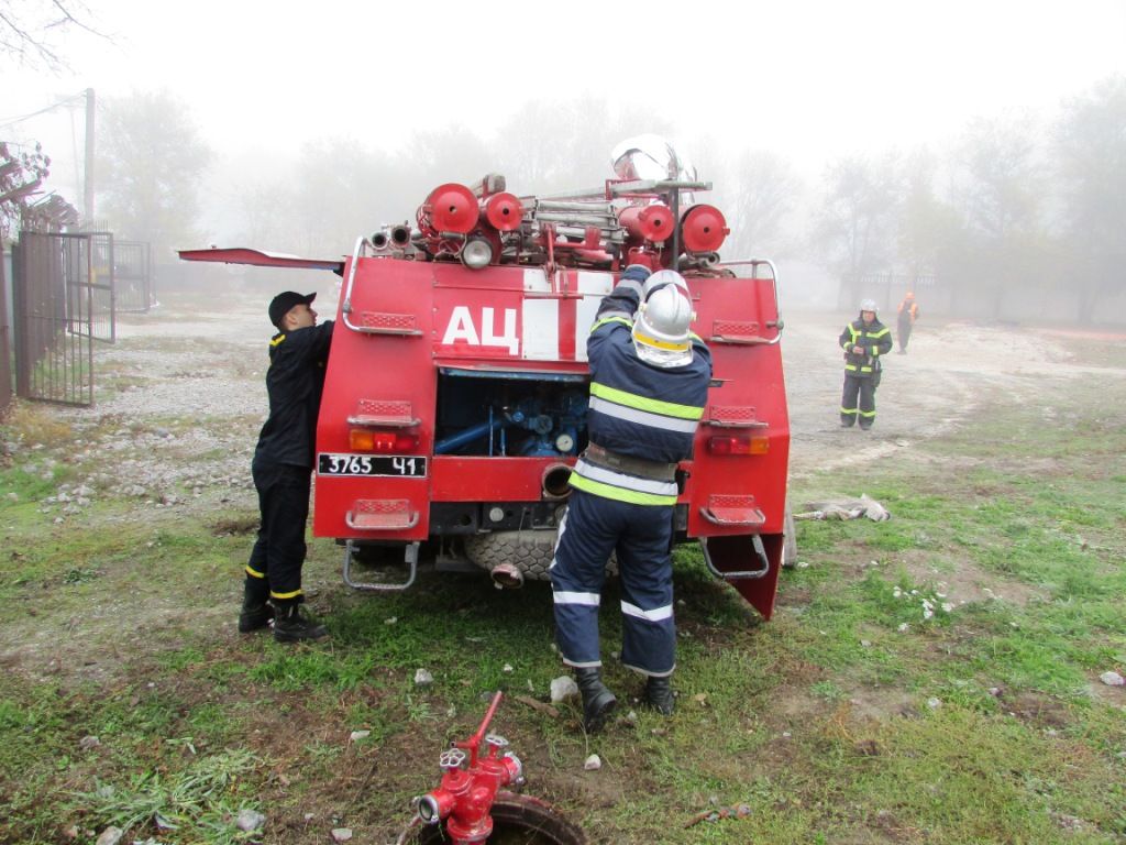 Несколько пожарных машин направили на склад топлива: что происходит. Новости Днепра