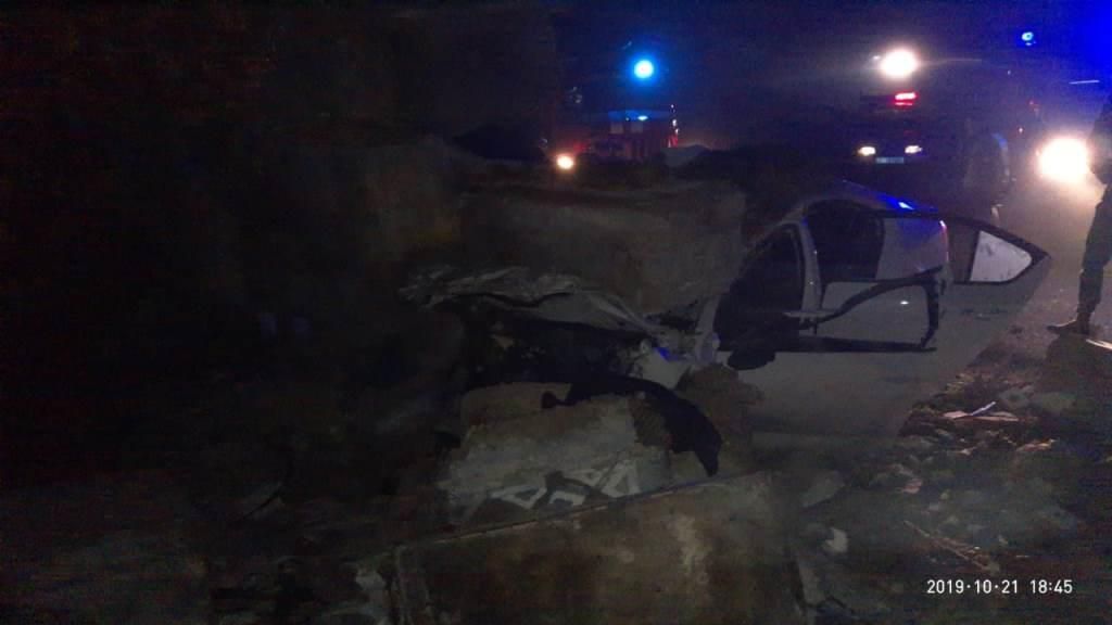 Под Днепром авто врезалось в стелу: водитель погиб. Новости Днепра