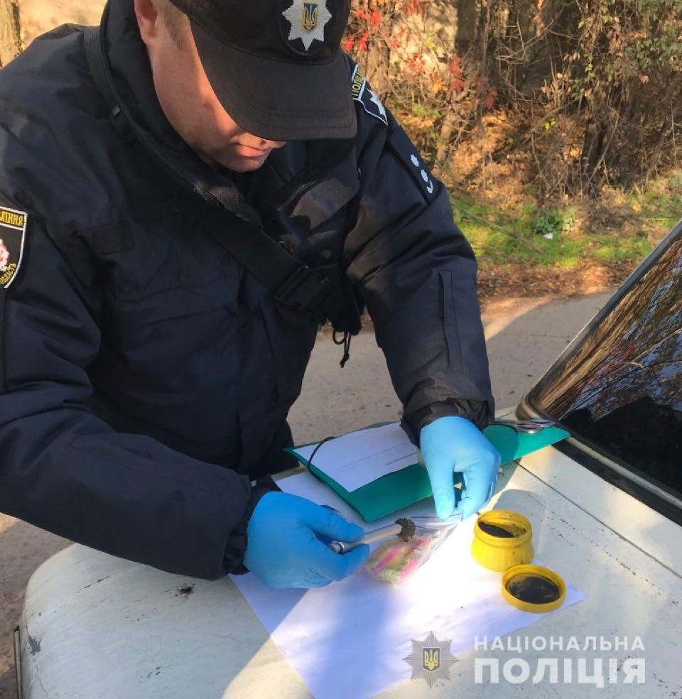 «Наркоточка на колесах»: мужчина катался по городу с наркотиками на 220 тысяч гривен. Новости Днепра