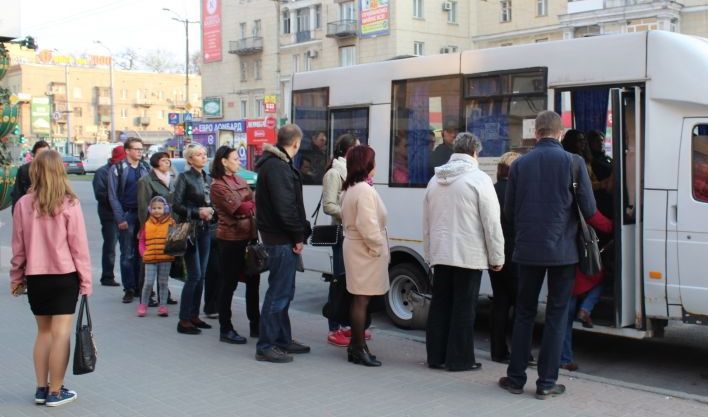 «Битва за место» в маршрутках: «транспортный коллапс» продолжается. Новости Днепра