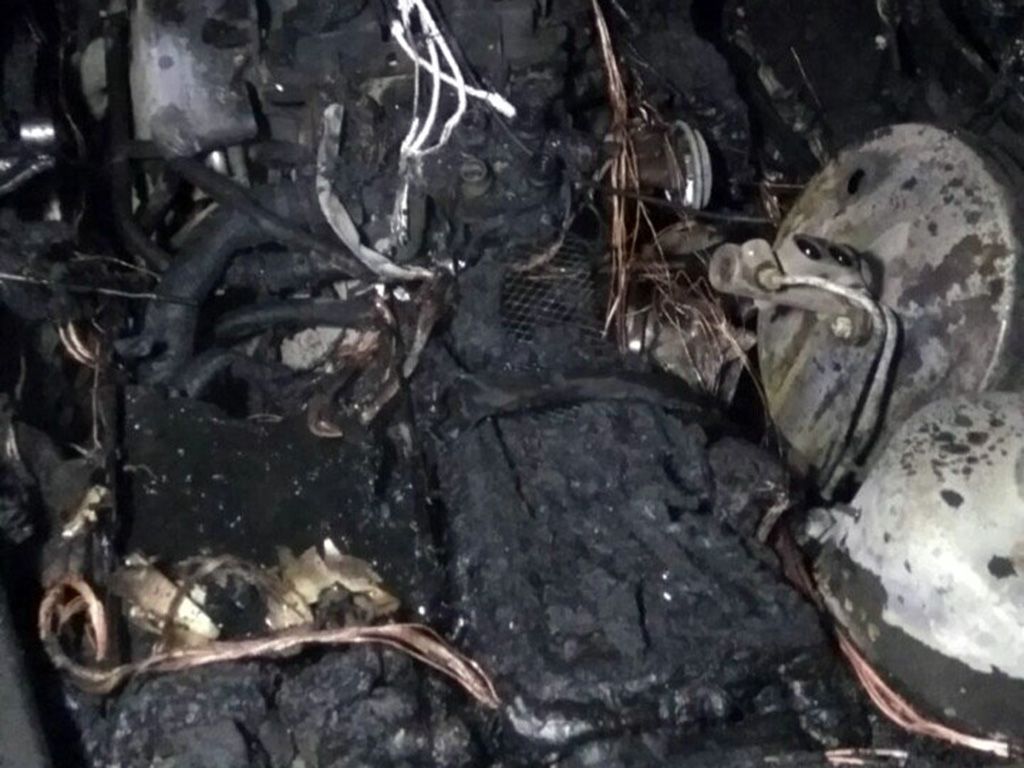 Тушили 4 спасателей: в центре города вспыхнуло авто. Новости Днепра