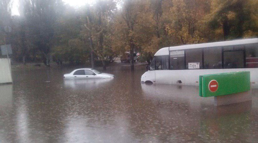 Днепр остановился в пробках из-за непогоды. Новости Днепра