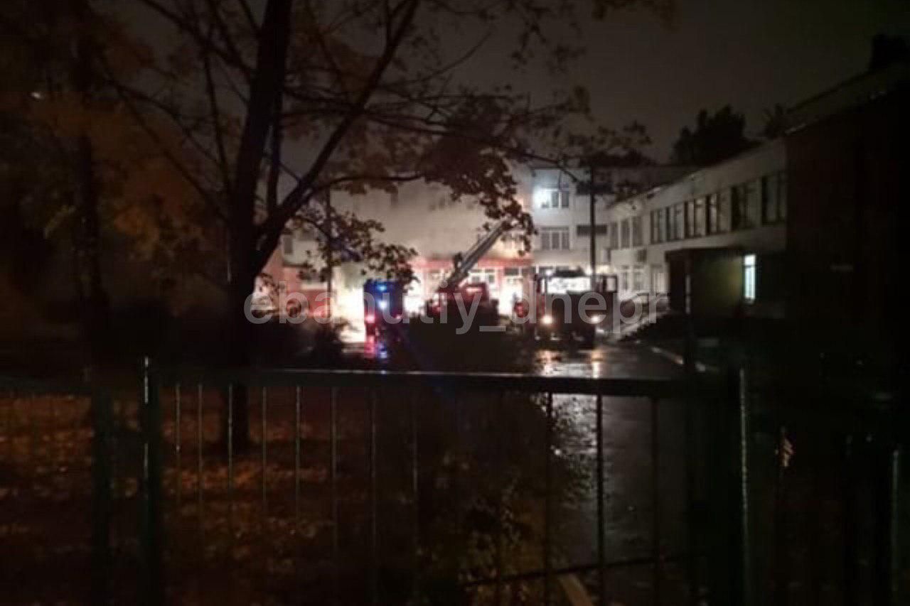 Масштабный пожар: загорелась одна из днепровских школ. Новости Днепра