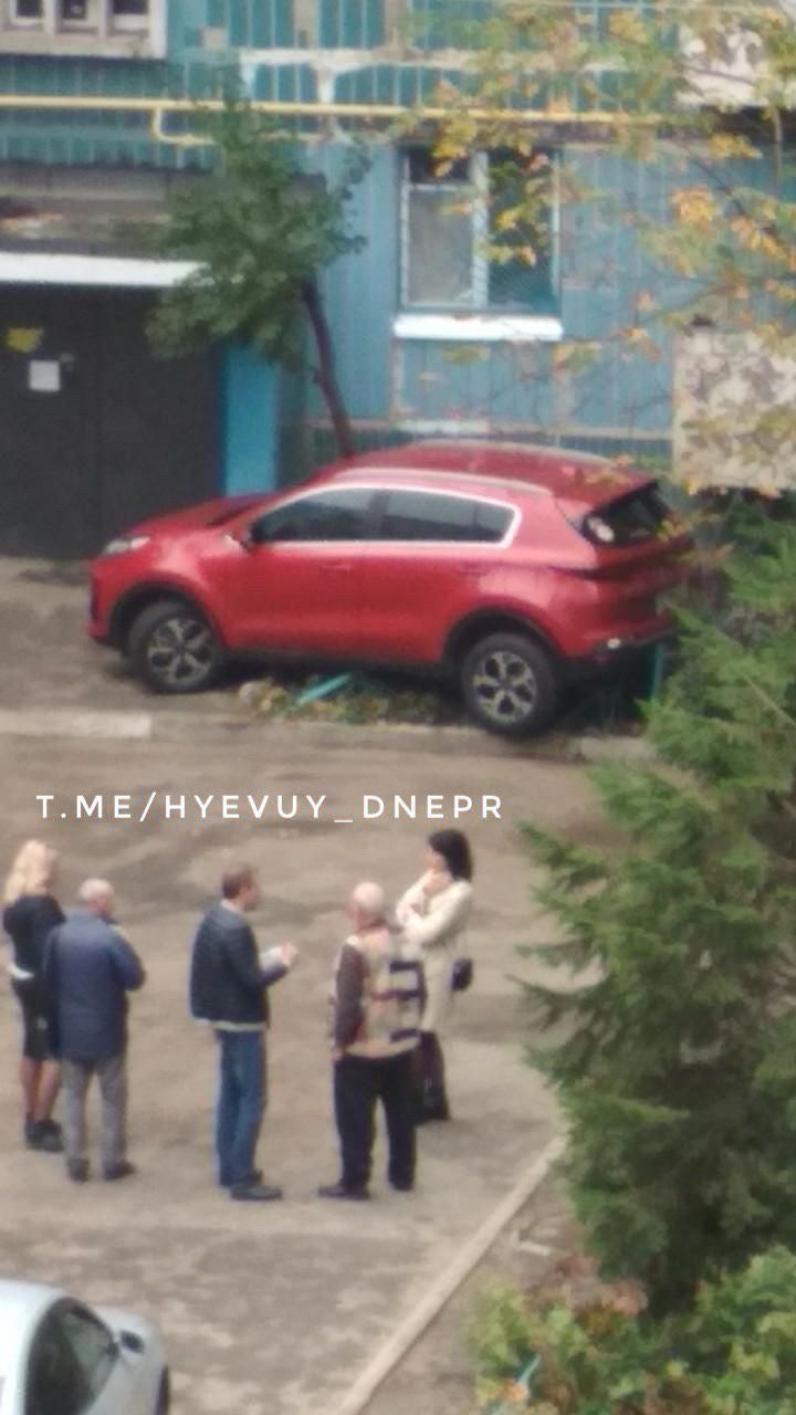 «Перепутала педали»: в Днепре женщина «влетела» в жилой дом. Новости Днепра
