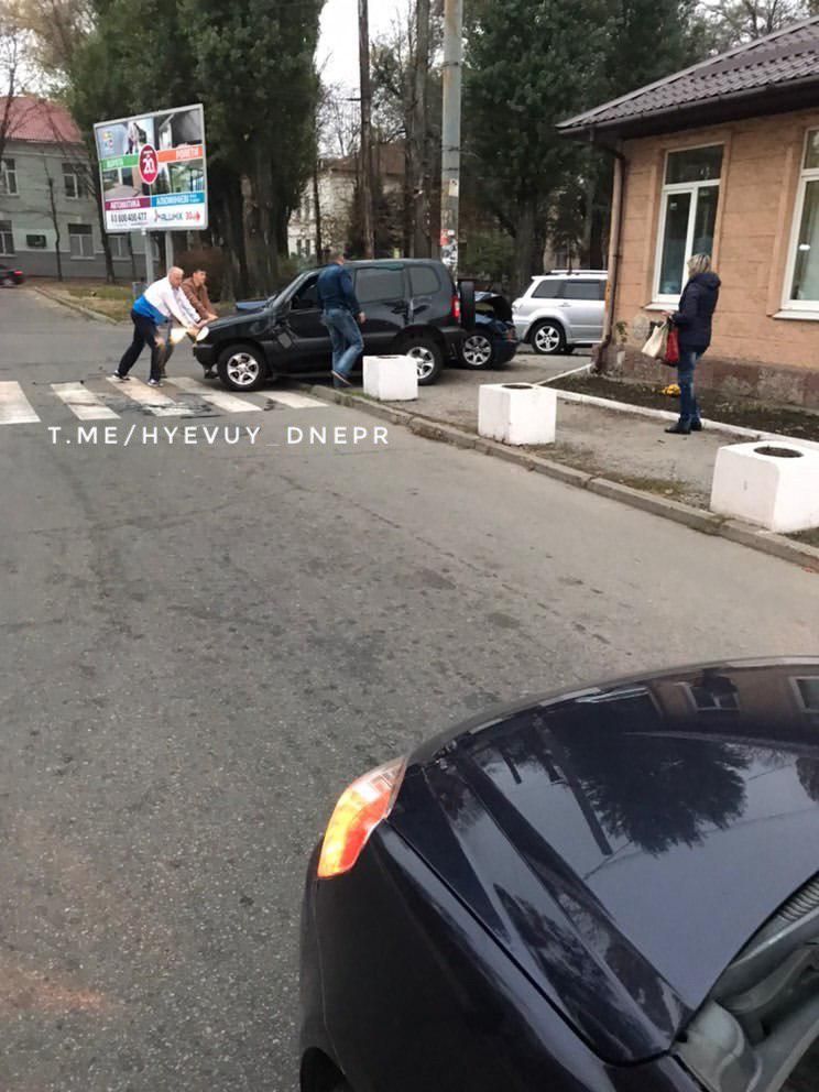 ДТП в Днепре: от удара авто перевернулось. Новости Днепра