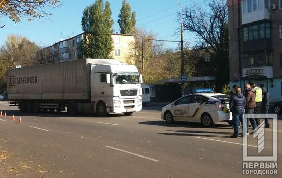 «Сигналил 4 раза»: мужчина попал под колеса фуры. Новости Днепра