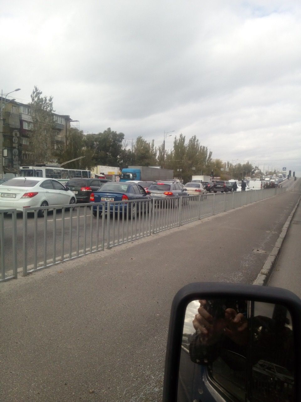 Столкнулись 4 авто: образовалась большая пробка. Новости Днепра