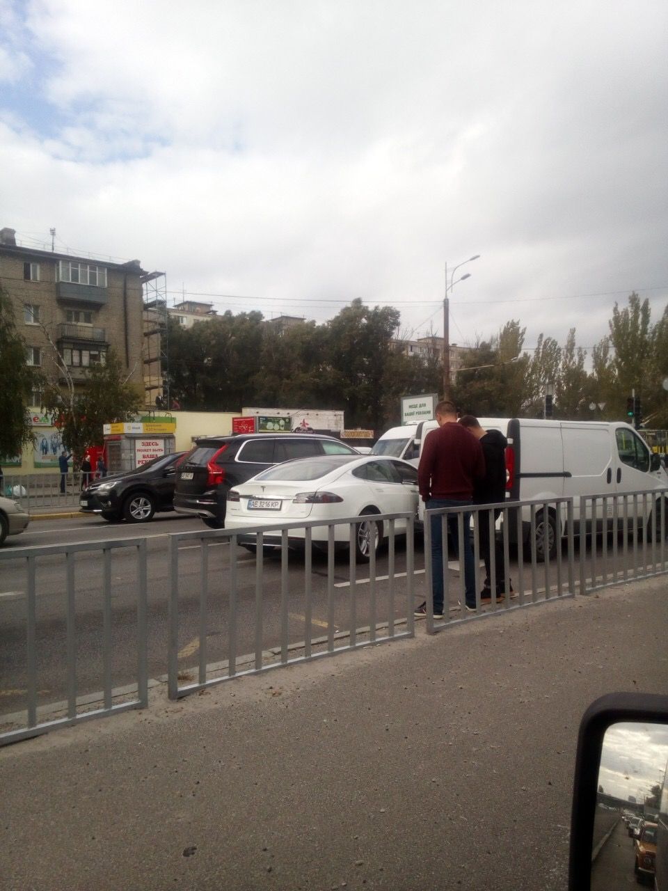 Столкнулись 4 авто: образовалась большая пробка. Новости Днепра