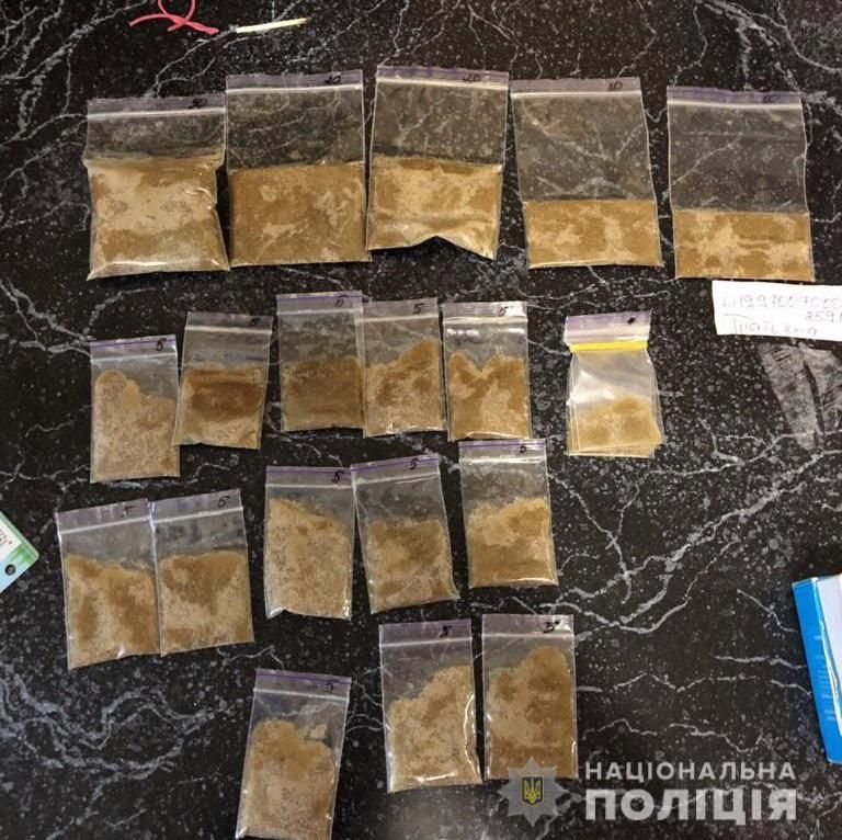 Наркотики на 2,2 миллиона, оружие и граната: разоблачены участники преступной группировки. Новости Днепра