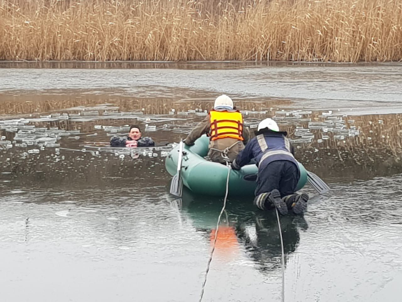 В области мужчина провалился под лед: подробности. Новости Днепра