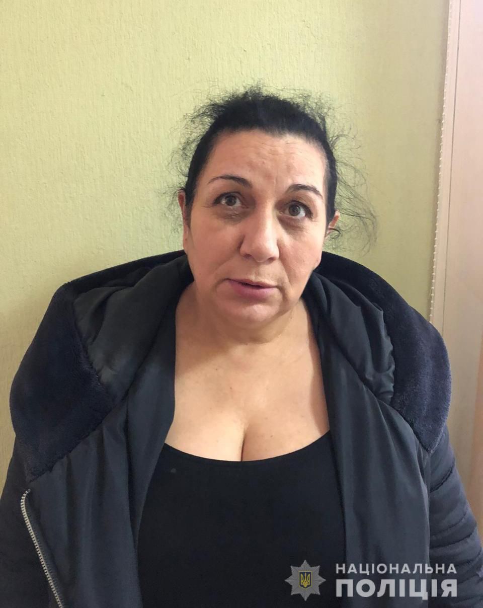 В Днепре цыганки продали школьницам «заклятие» в обмен на все ценные вещи. Новости Днепра