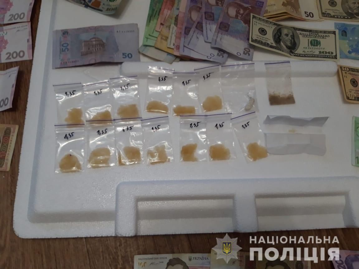 В Днепре разоблачили наркогруппировку с деньгами и оружием. Новости Днепра