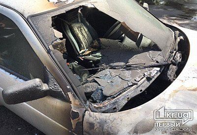 Посреди трассы на ходу загорелся автомобиль. Новости Днепра