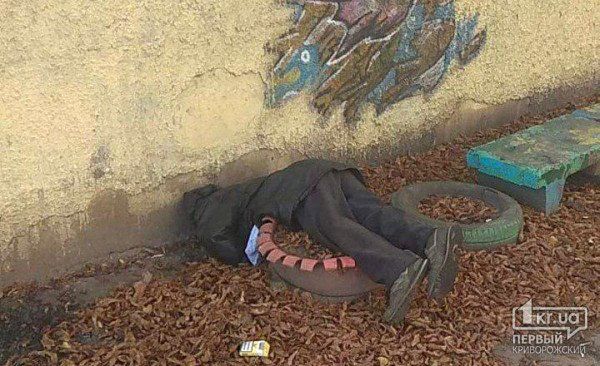 Возле жилого дома найден труп мужчины. Новости Днепра