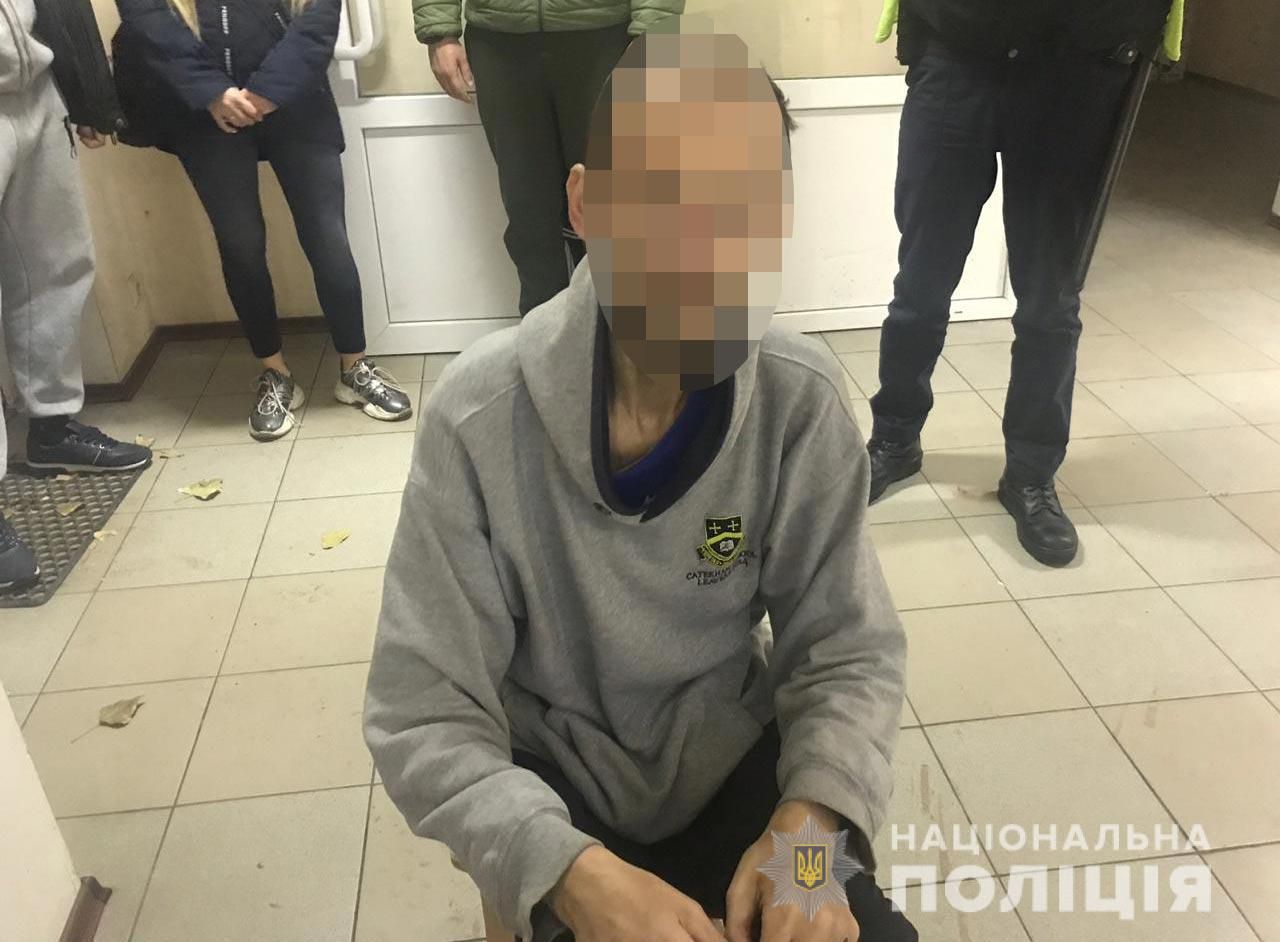 «Не успел»: хулиган разбил витрину и попался на горячем. Новости Днепра