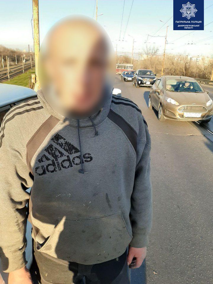 ДТП на перекрестке в Днепре: водитель протаранил легковушку и сбежал. Новости Днепра