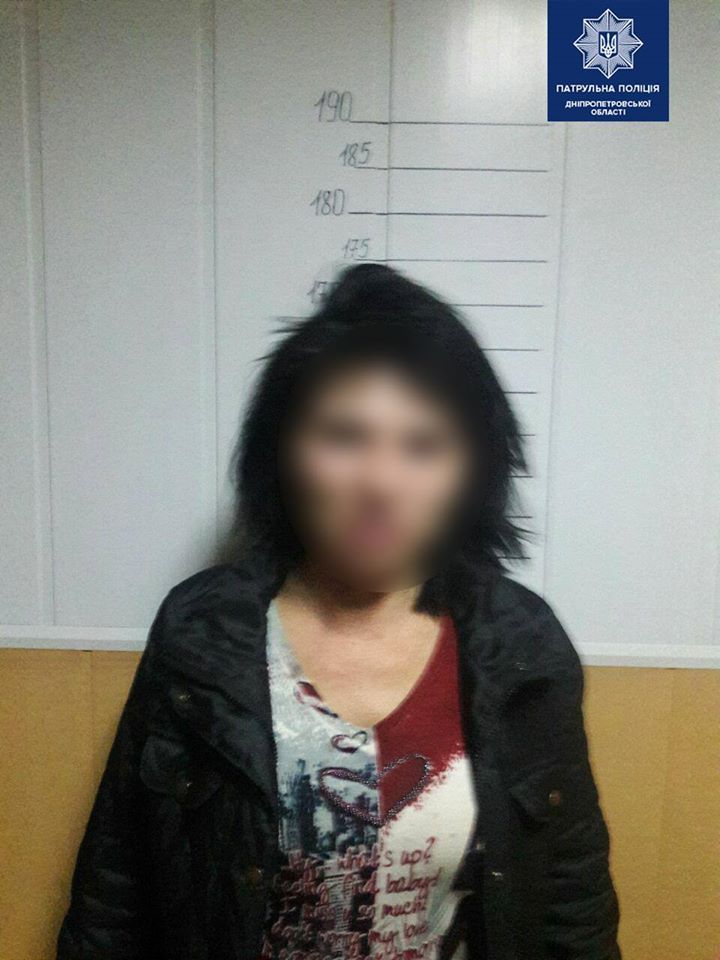 «Пьяный выходной»: днепрянки распивали алкоголь на детской площадке. Новости Днепра