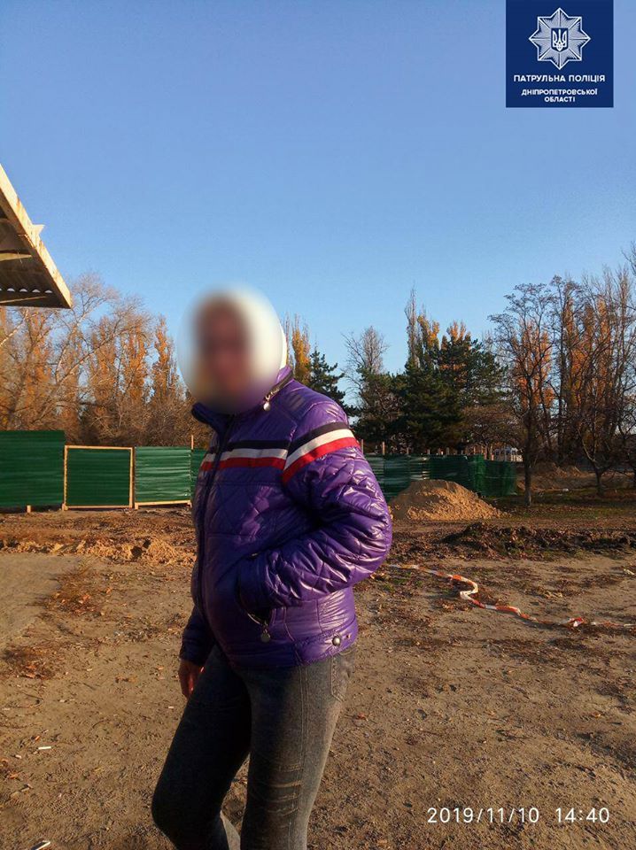 «Пьяный выходной»: днепрянки распивали алкоголь на детской площадке. Новости Днепра