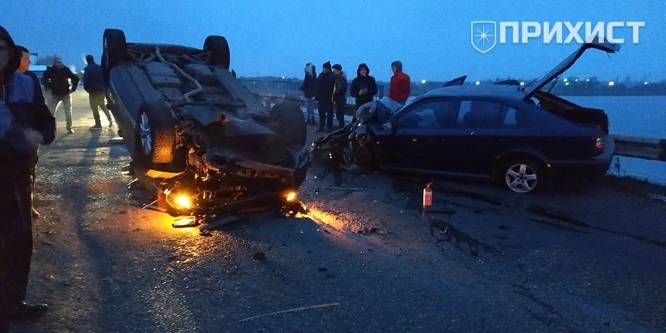 На Днепропетровщине авто перевернулось после ДТП на мосту. Новости Днепра